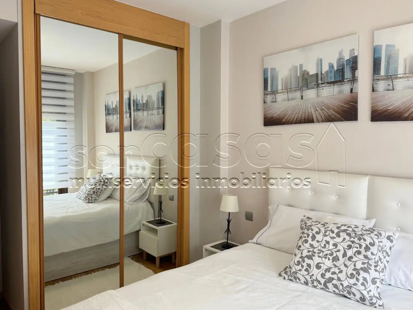 Dormitori de Apartament de lloguer en Madrid amb Aire condicionat, Calefacció i Piscina