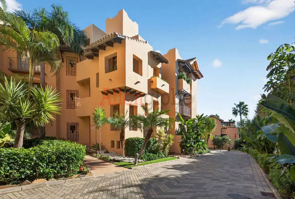 Flat with terrace for sale in Milla de Oro, imagen 4
