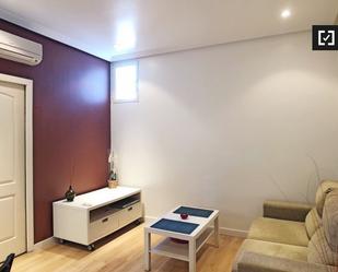 Living room of Flat to rent in  Madrid Capital  with Air Conditioner, Heating and Furnished