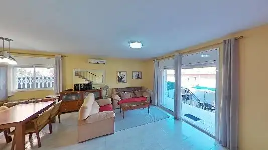 Sala de estar de Casa o chalet en venta en Santa Perpètua de Mogoda con Aire acondicionado, Calefacción y Jardín privado