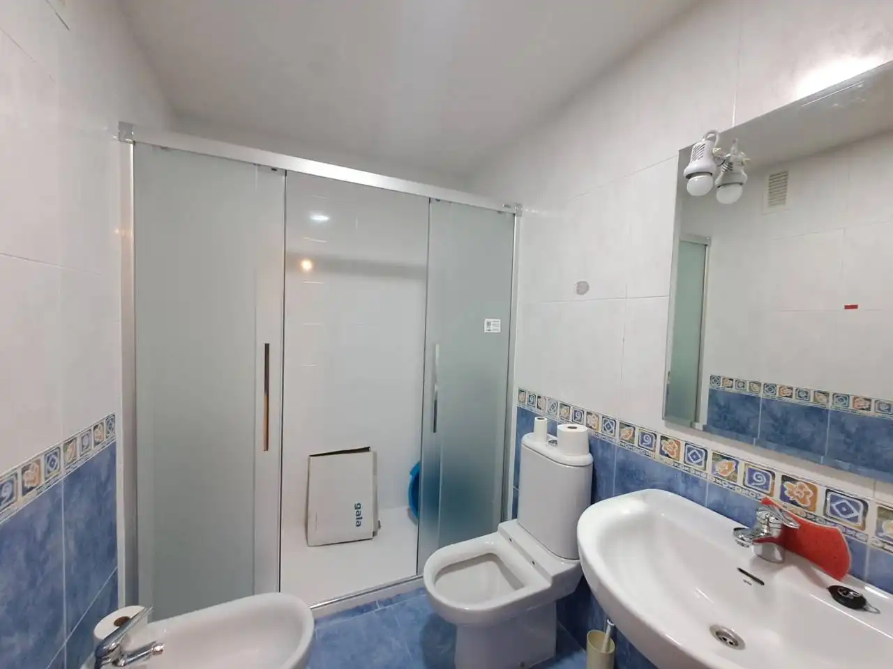 Badezimmer von Wohnung zum Verkauf in Burgos mit Parkett und Abstellraum