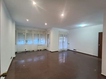 Wohnung mit Balkon zur Miete in Centre
