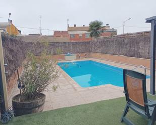 Piscina de Casa adosada en venda en Rosselló amb Aire condicionat, Piscina i Balcó