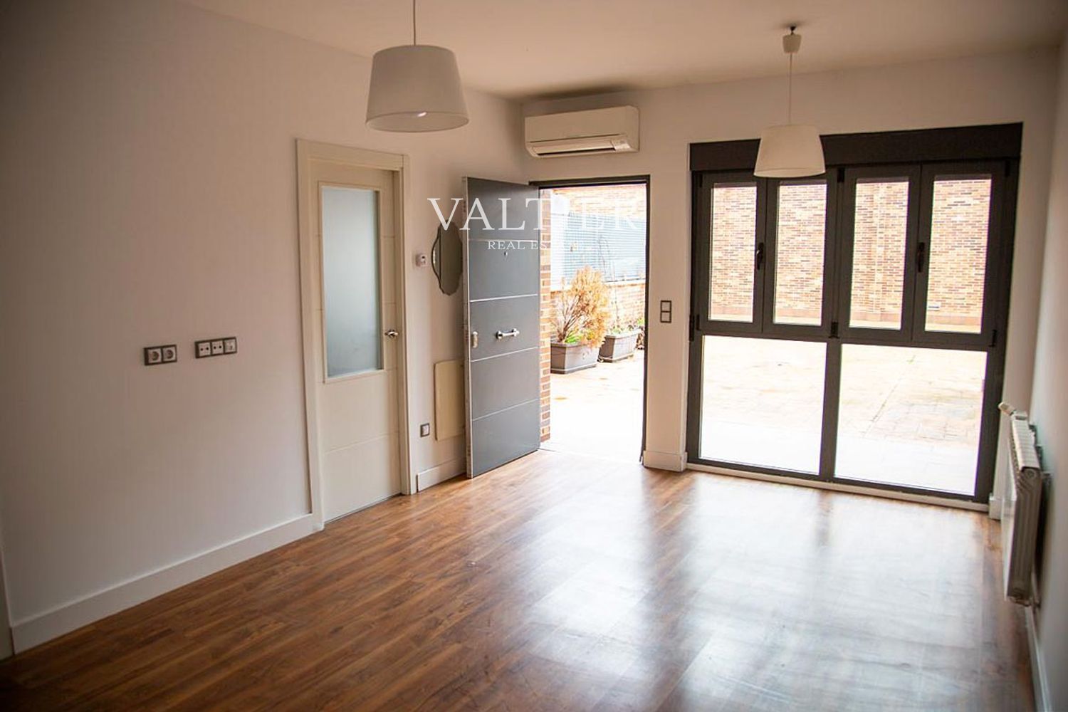 Flat for rent in  Madrid Capital  with Air Conditioner, Terrace and Storage room