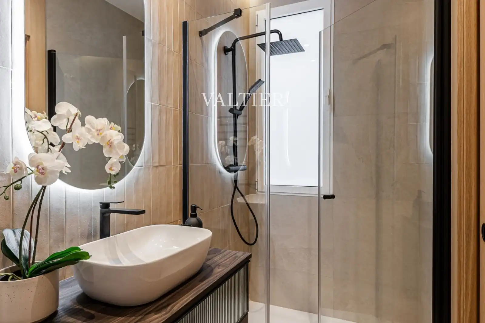 Bathroom of Attic for sale in Madrid  with Air Conditioner, Terrace and Furnished