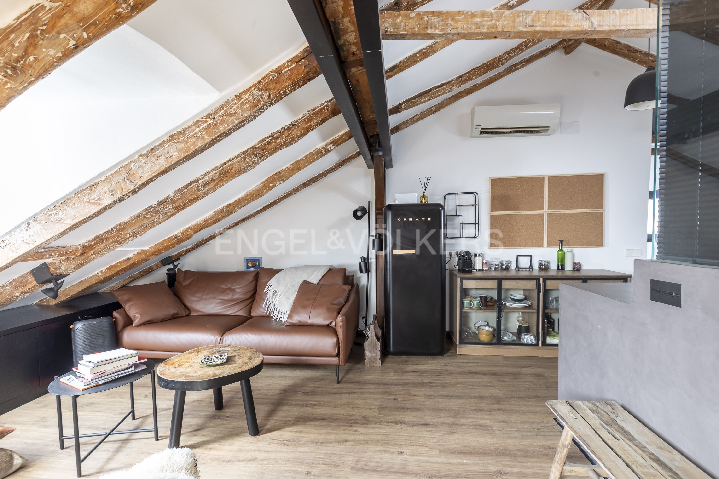 Living room of Study to rent in  Madrid Capital  with Air Conditioner, Heating and Furnished