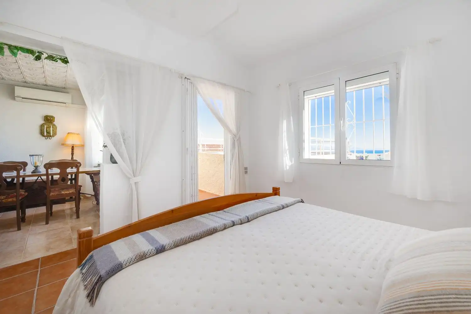 Habitación de Casa adosada en venta en Torrevieja con Aire acondicionado, Calefacción y Jardín privado
