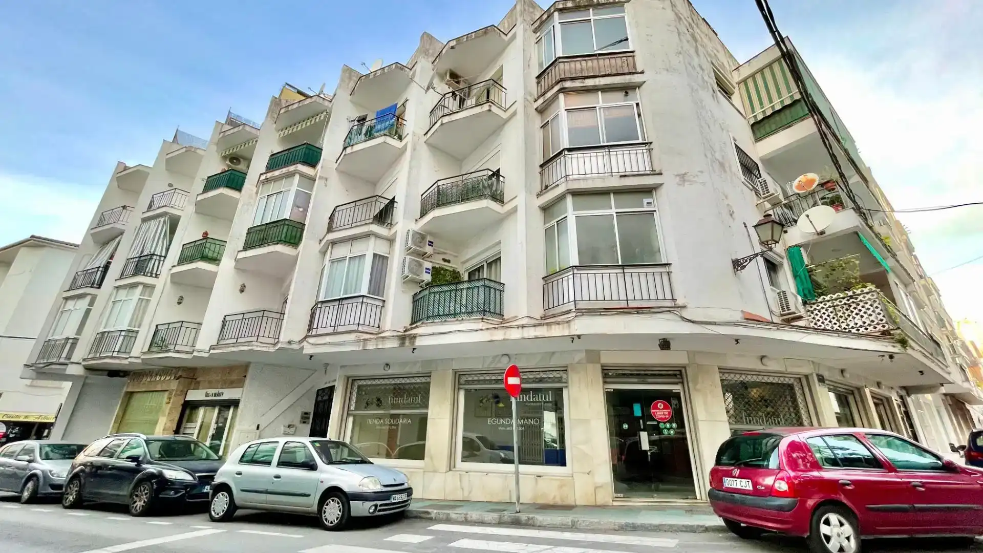 Vista exterior de Àtic per a compartir en Marbella amb Aire condicionat, Moblat i Forn
