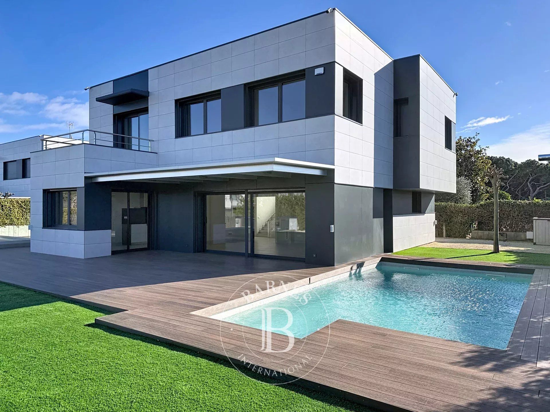 Exterior view of House or chalet for sale in Sant Andreu de Llavaneres  with Air Conditioner, Heating and Private garden