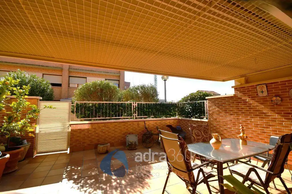 Terraza de Casa adosada en venta en Lardero con Calefacción, Terraza y Trastero