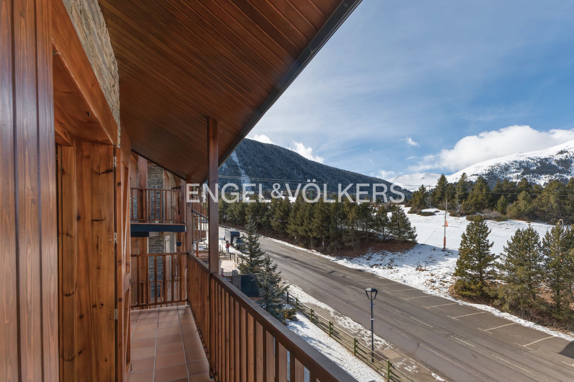 Vista exterior de Dúplex en venda en Alp amb Calefacció, Parquet i Traster