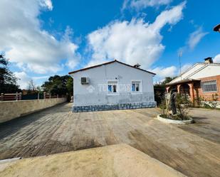 Vista exterior de Casa o xalet en venda en Cardiel de los Montes amb Aire condicionat, Calefacció i Jardí privat