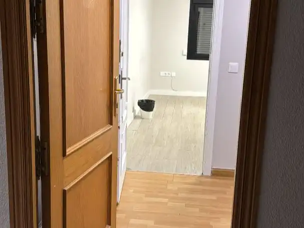 Büro zur Miete in Talavera de la Reina mit Klimaanlage, Heizung und Möbliert