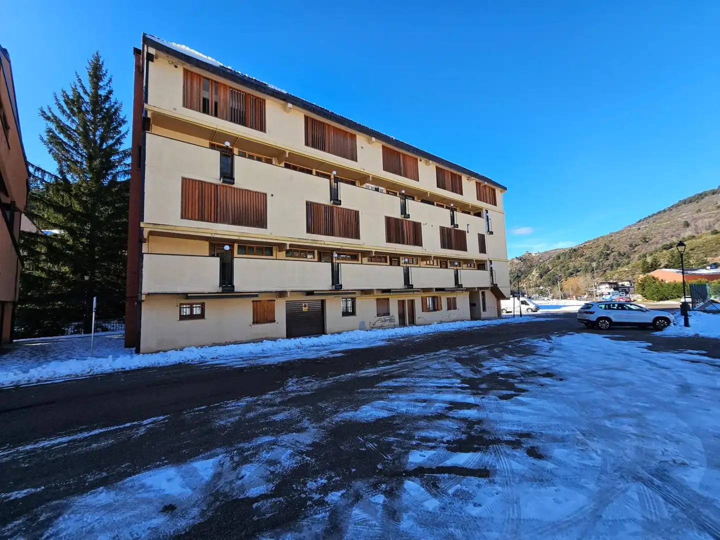 Vista exterior de Apartamento en venta en Alp con Calefacción