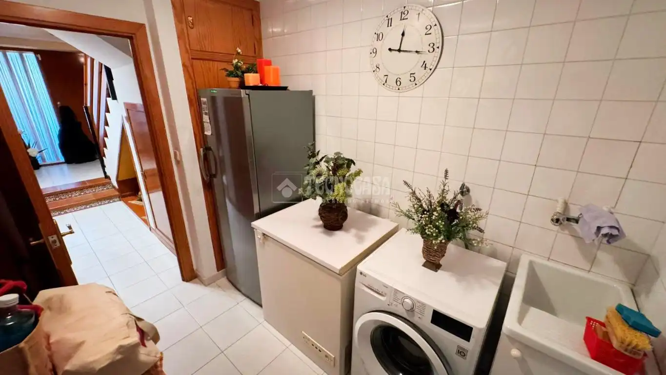 Cocina de Casa adosada en venta en Zaragoza con Aire acondicionado, Terraza y Piscina comunitaria