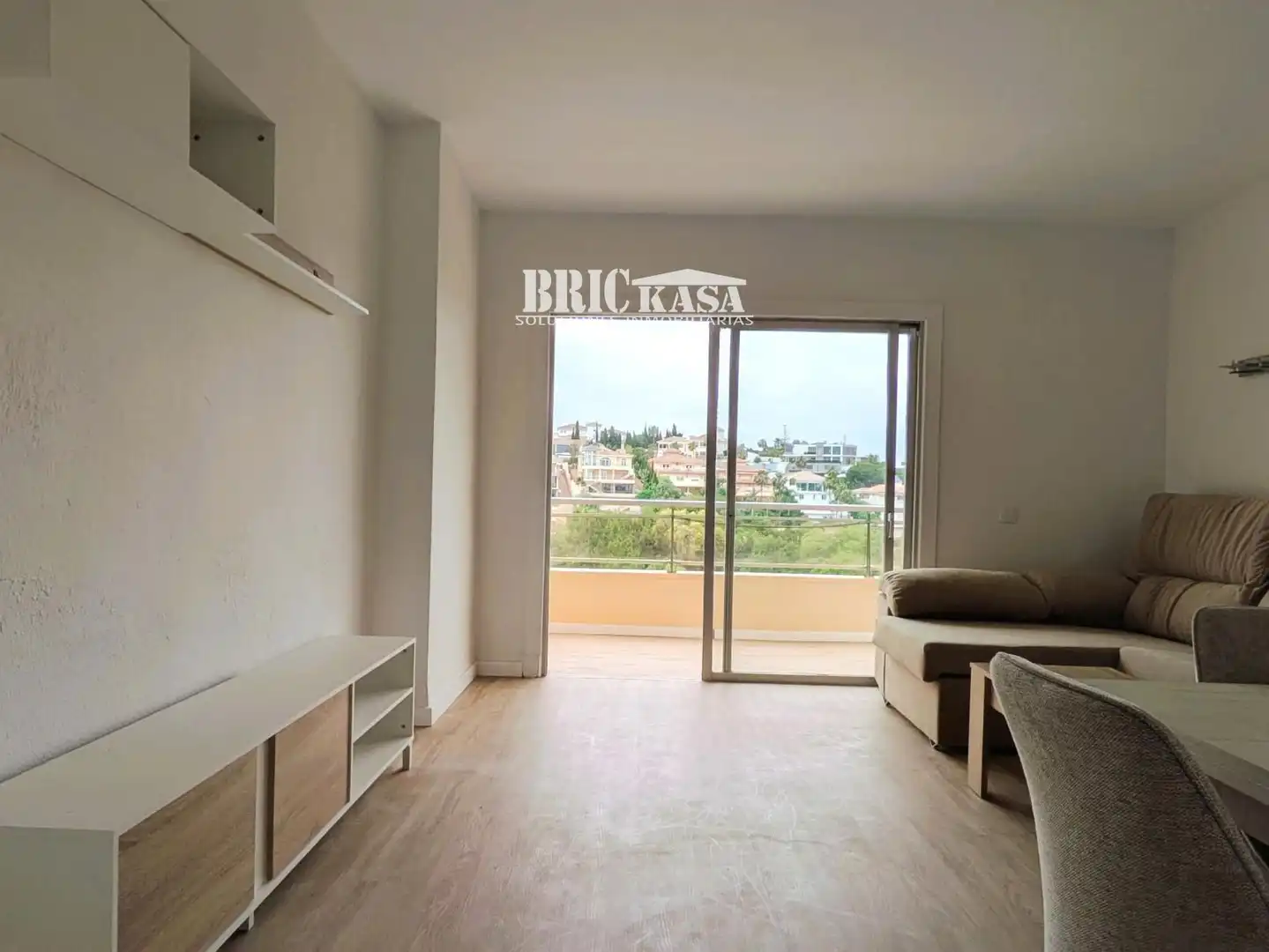 Habitación de Piso en venta en Benalmádena con Terraza, Piscina y Amueblado