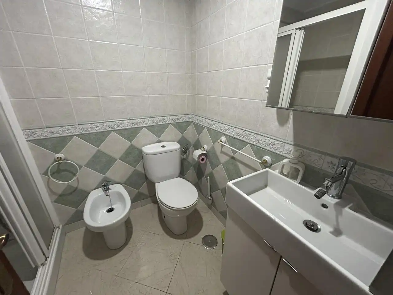 Baño de Piso de alquiler en Málaga con Aire acondicionado, Calefacción y Terraza