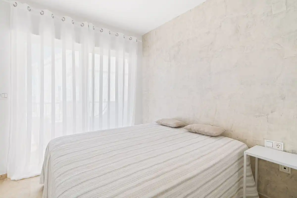 Dormitori de Casa adosada en venda en Marbella amb Aire condicionat, Terrassa i Alarma