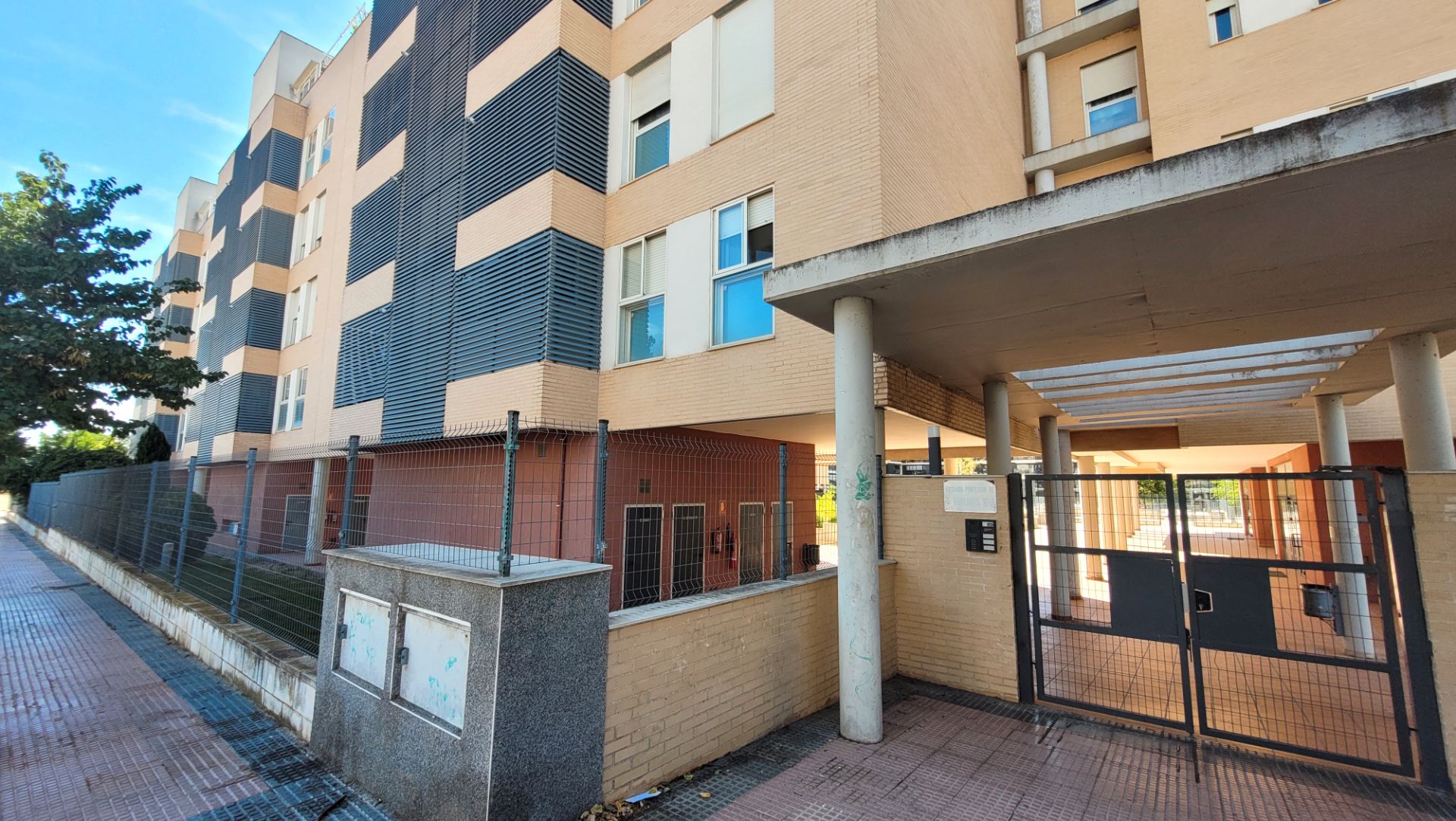 Vista exterior de Ático en venta en Alcalá de Henares con Aire acondicionado, Calefacción y Terraza