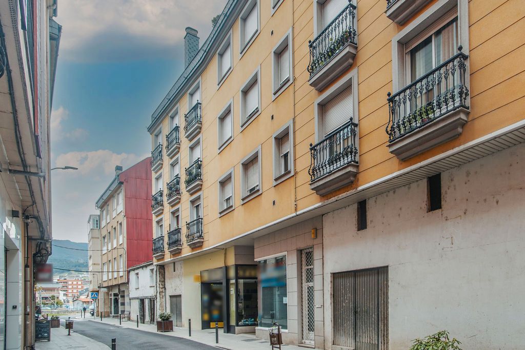 Exterior view of Flat for sale in O Barco de Valdeorras  