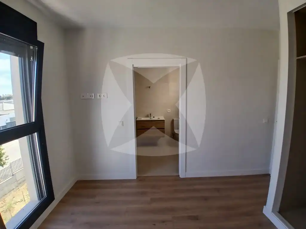 Wohnung zur Miete in Badajoz mit Klimaanlage, Privatgarten und Terrasse