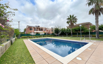 Piscina de Casa o xalet en venda en Cambrils amb Aire condicionat, Calefacció i Jardí privat