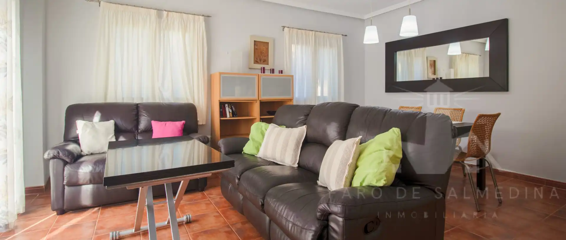 Sala de estar de Casa adosada en venta en Rota con Aire acondicionado, Terraza y Piscina comunitaria