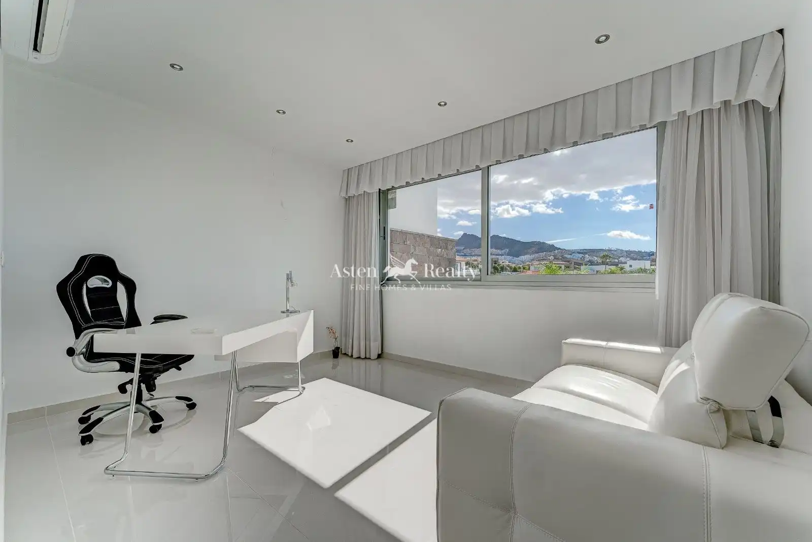 House with pool for sale in Londres, imagen 40