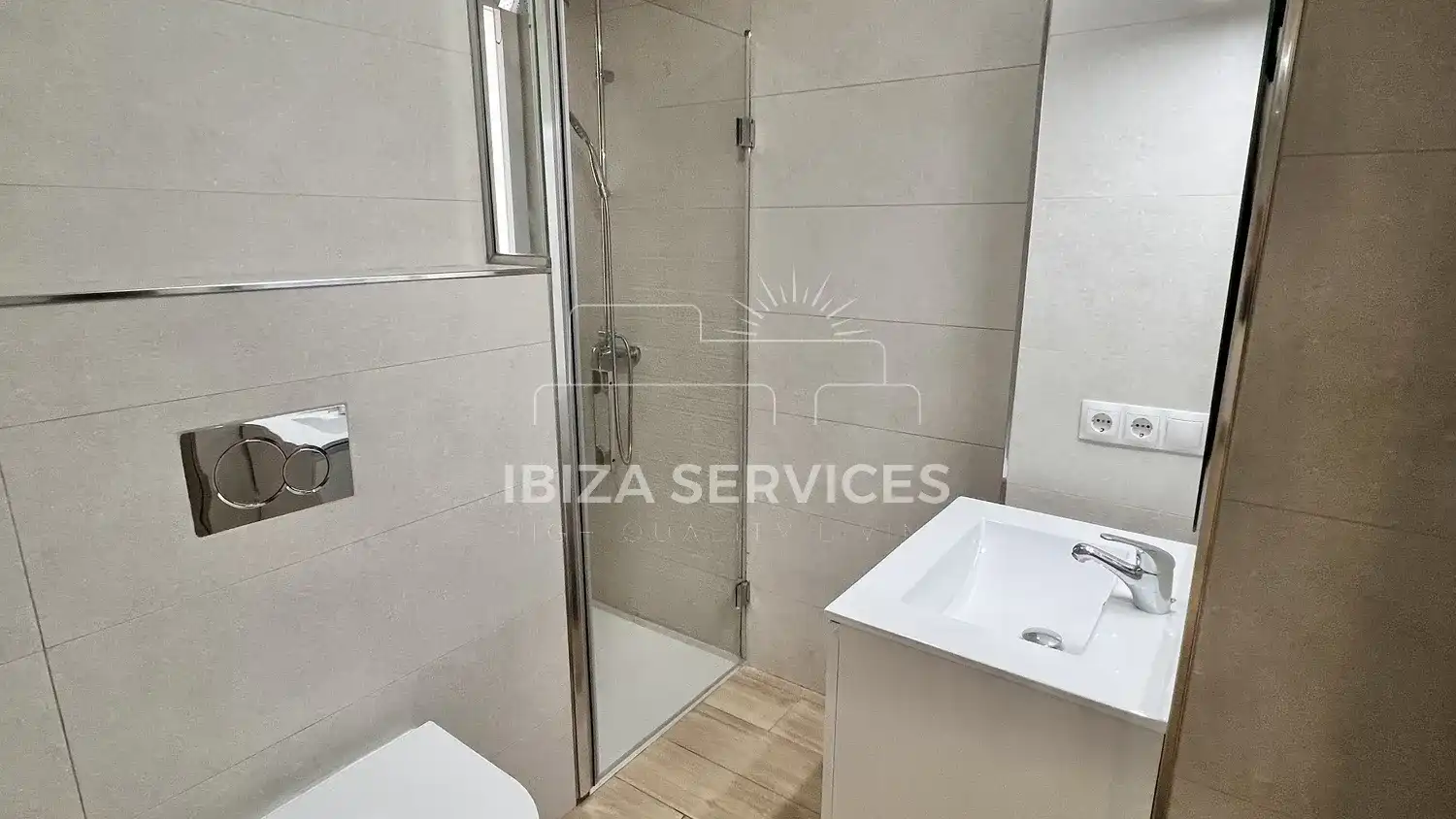 Bathroom of Flat for sale in Eivissa  with Air Conditioner, Private garden and Swimming Pool
