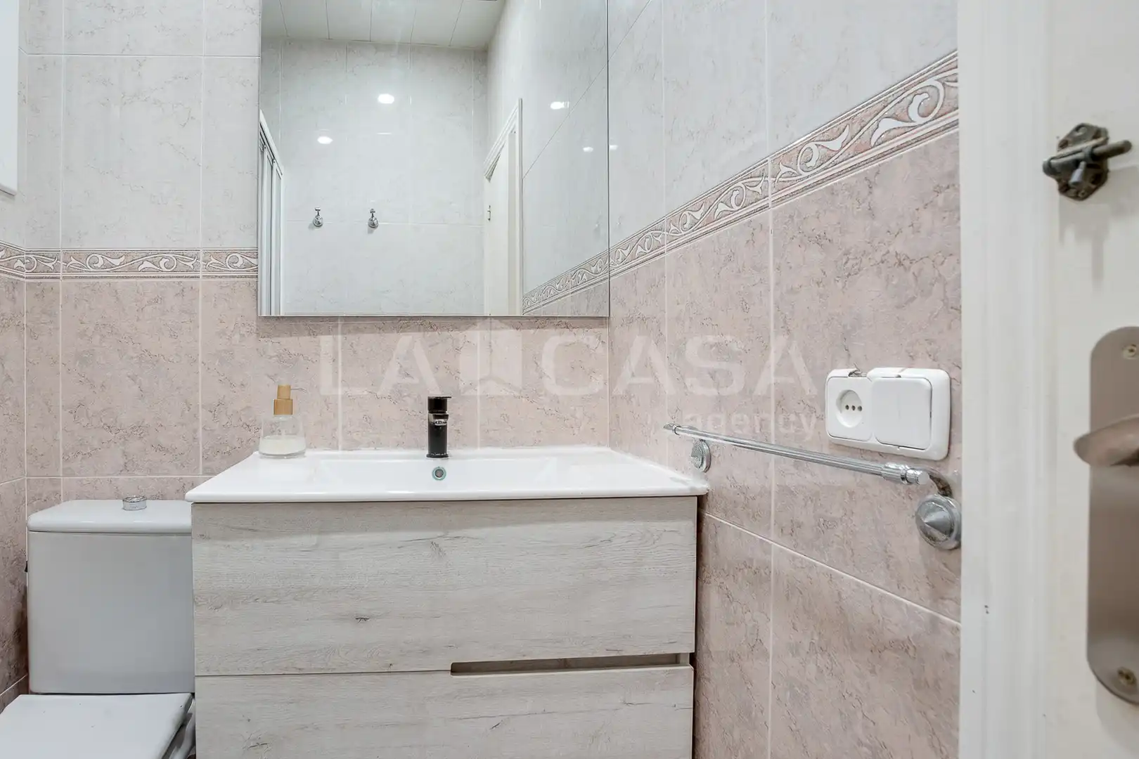 Bany de Pis en venda en Barcelona amb Terrassa