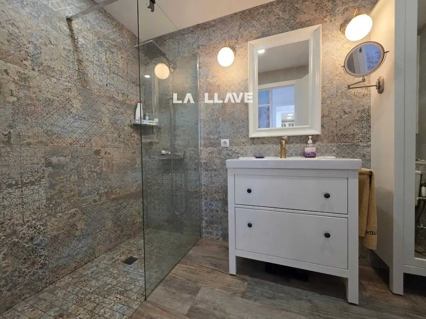 Baño de Piso en venta en Blanes con Calefacción, Terraza y Piscina