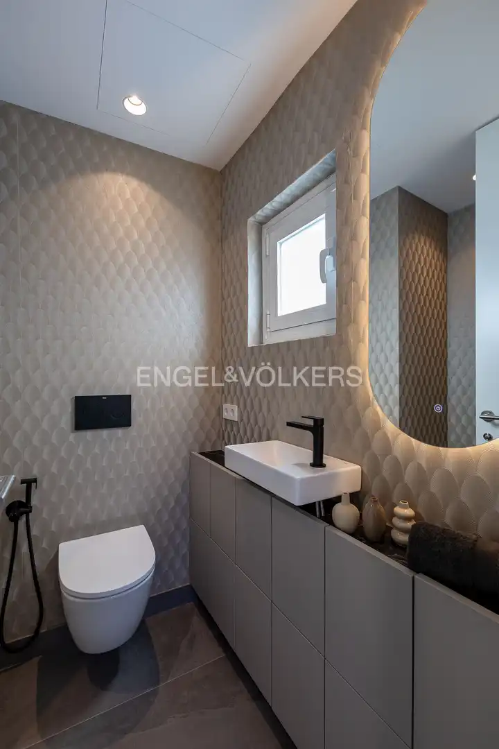 Bathroom of Attic for sale in Madrid  with Air Conditioner, Heating and Parquet flooring