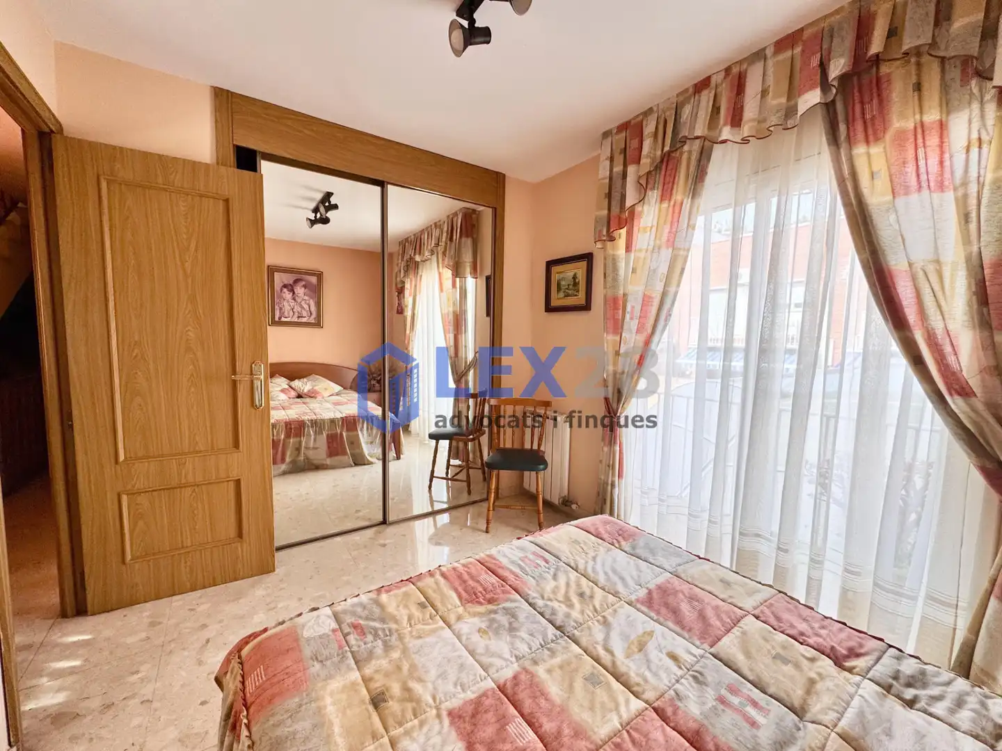 Habitación de Casa adosada en venta en Badalona con Aire acondicionado, Calefacción y Jardín privado
