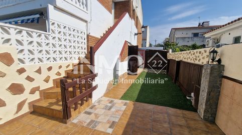 APARTAMENTO CON JARDÍN PRIVADO, PISCINA, REFORMADO A 350M DEL MAR.