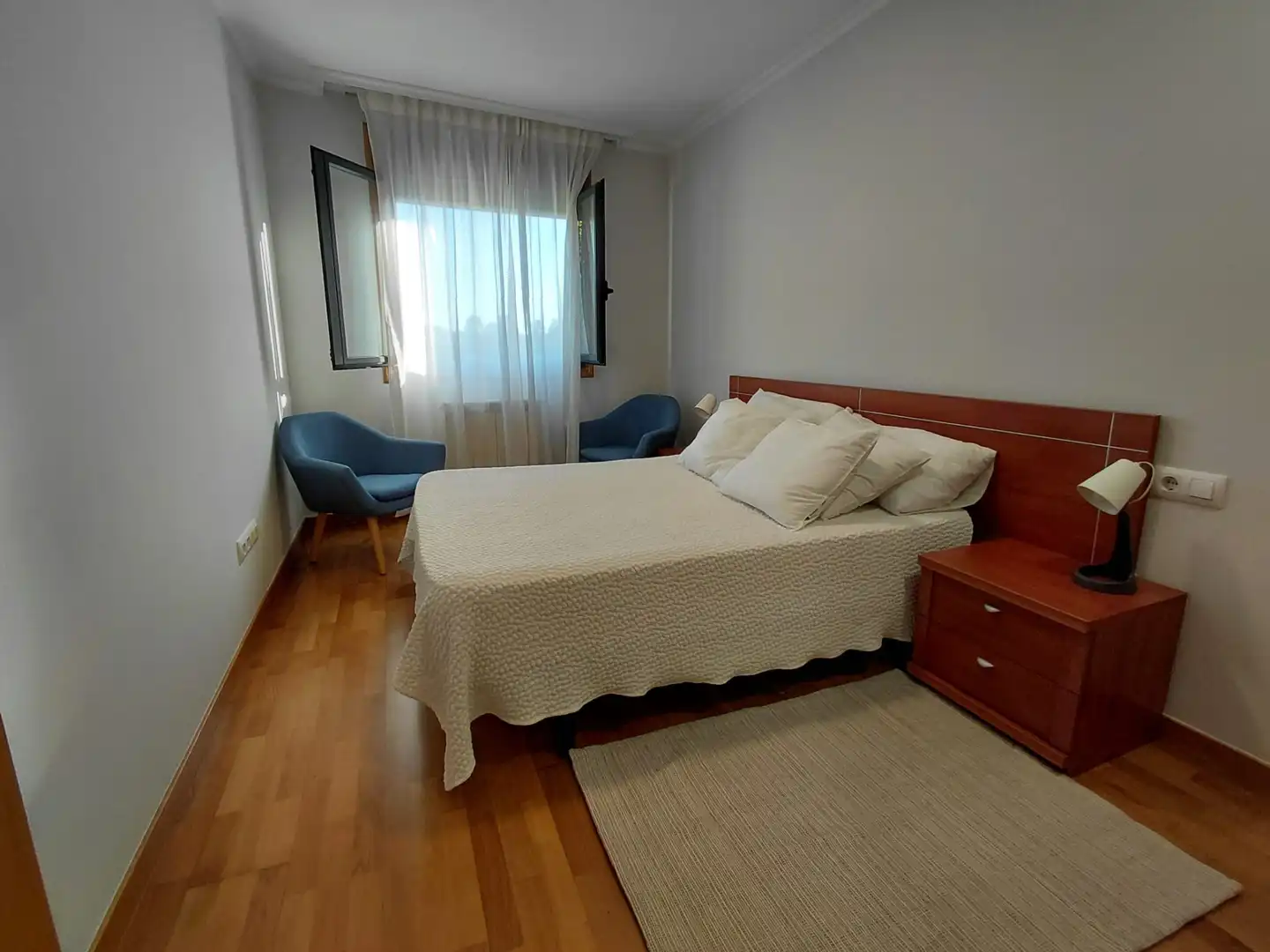 Schlafzimmer von Dachboden zum Verkauf in Vilagarcía de Arousa mit Heizung und Parkett