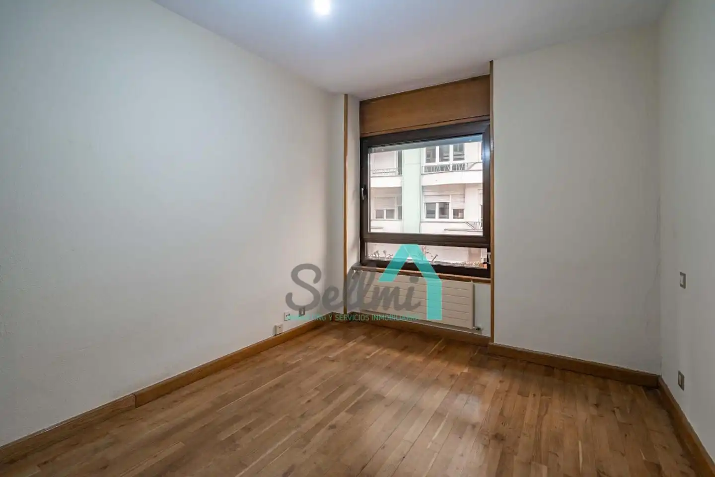 Habitación de Piso en venta en Oviedo  con Calefacción, Parquet y Terraza