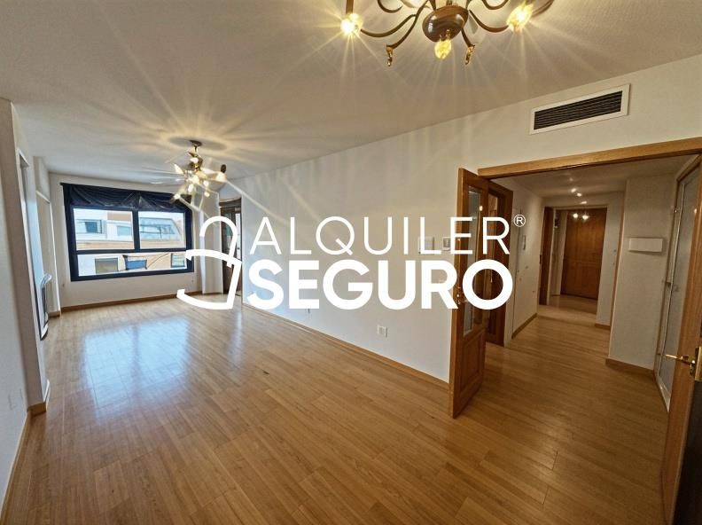 Dormitori de Pis de lloguer en  Madrid Capital amb Aire condicionat, Calefacció i Terrassa