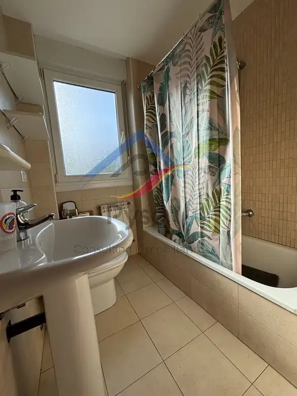 Baño de Piso de alquiler en Miengo con Calefacción, Jardín privado y Amueblado