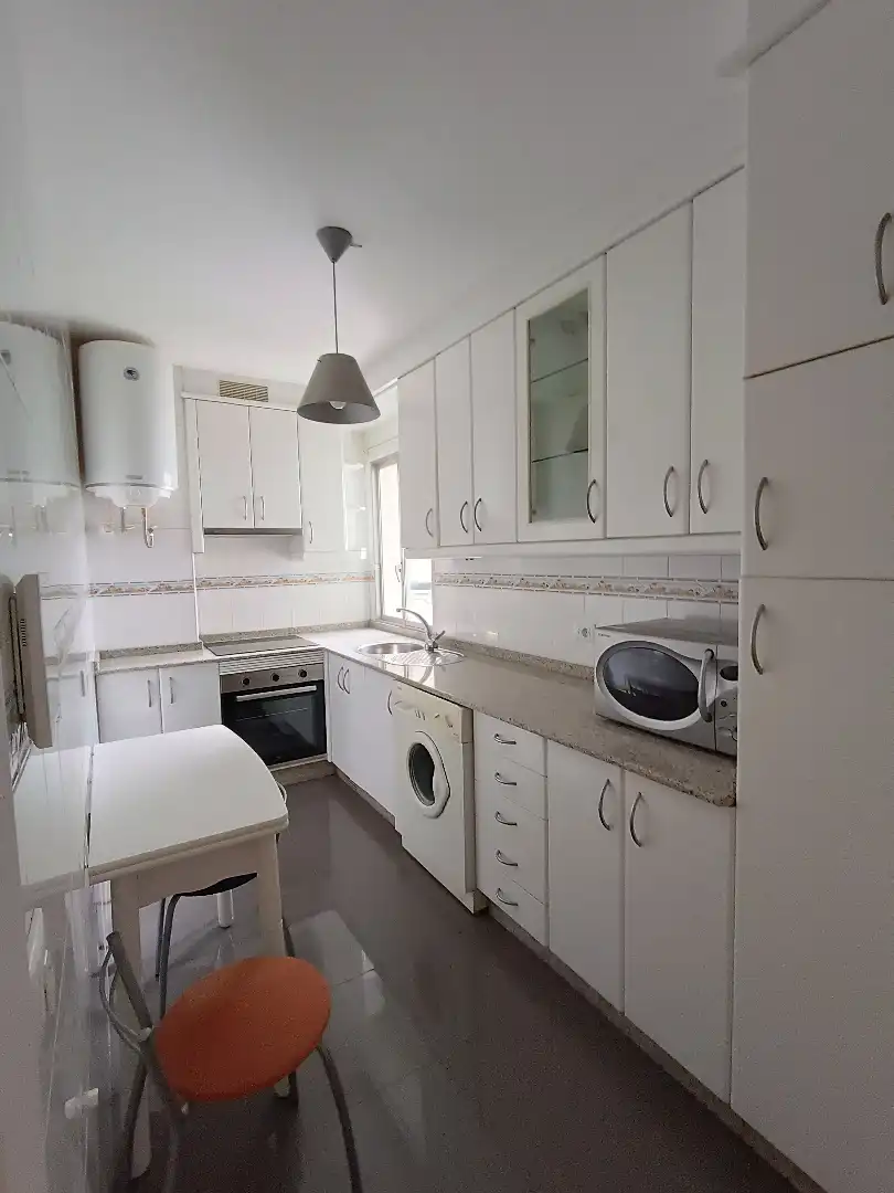 Cocina de Apartamento de alquiler en Pontevedra Capital  con Calefacción, Parquet y Amueblado