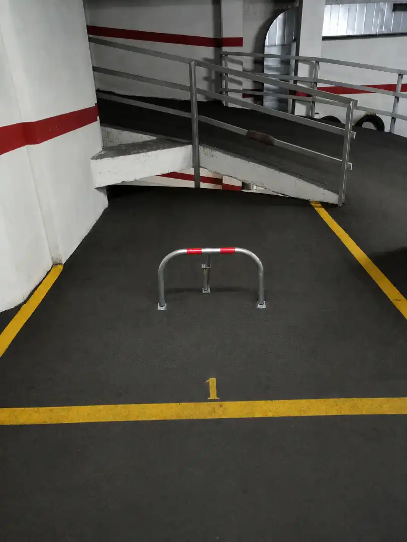 Parking with lift for sale in Carrer de Sarrià 2, imagen 4