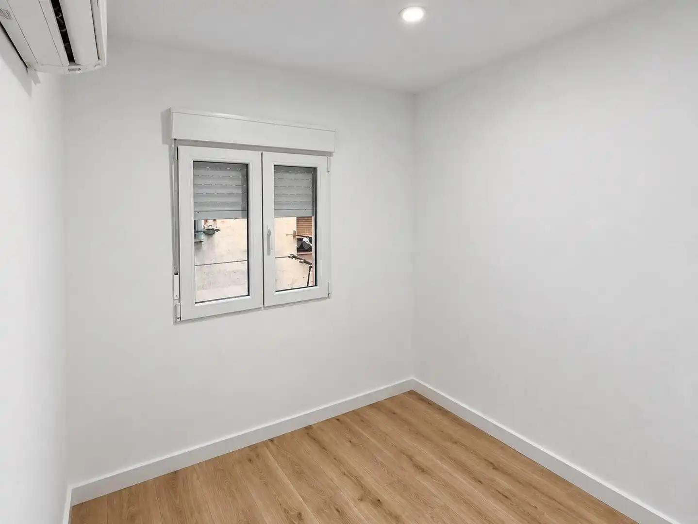 Schlafzimmer von Wohnung zum Verkauf in Latina