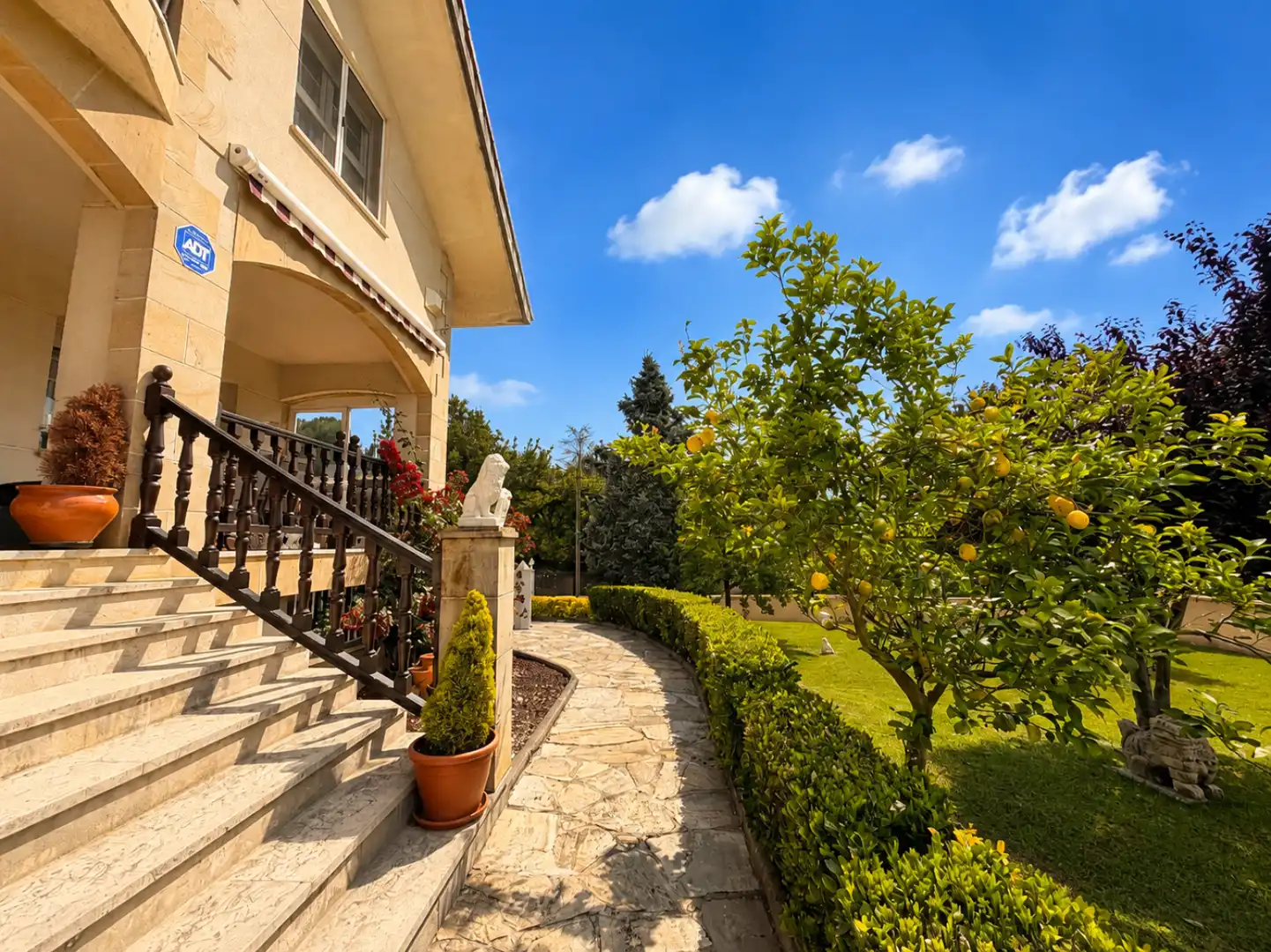 Außenansicht von Haus oder Chalet zum Verkauf in Piélagos mit Heizung, Privatgarten und Terrasse