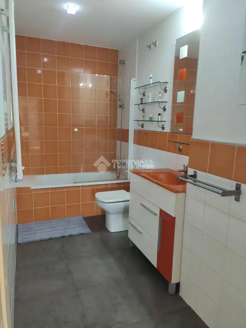 Baño de Piso de alquiler en Madrid con Aire acondicionado y Calefacción