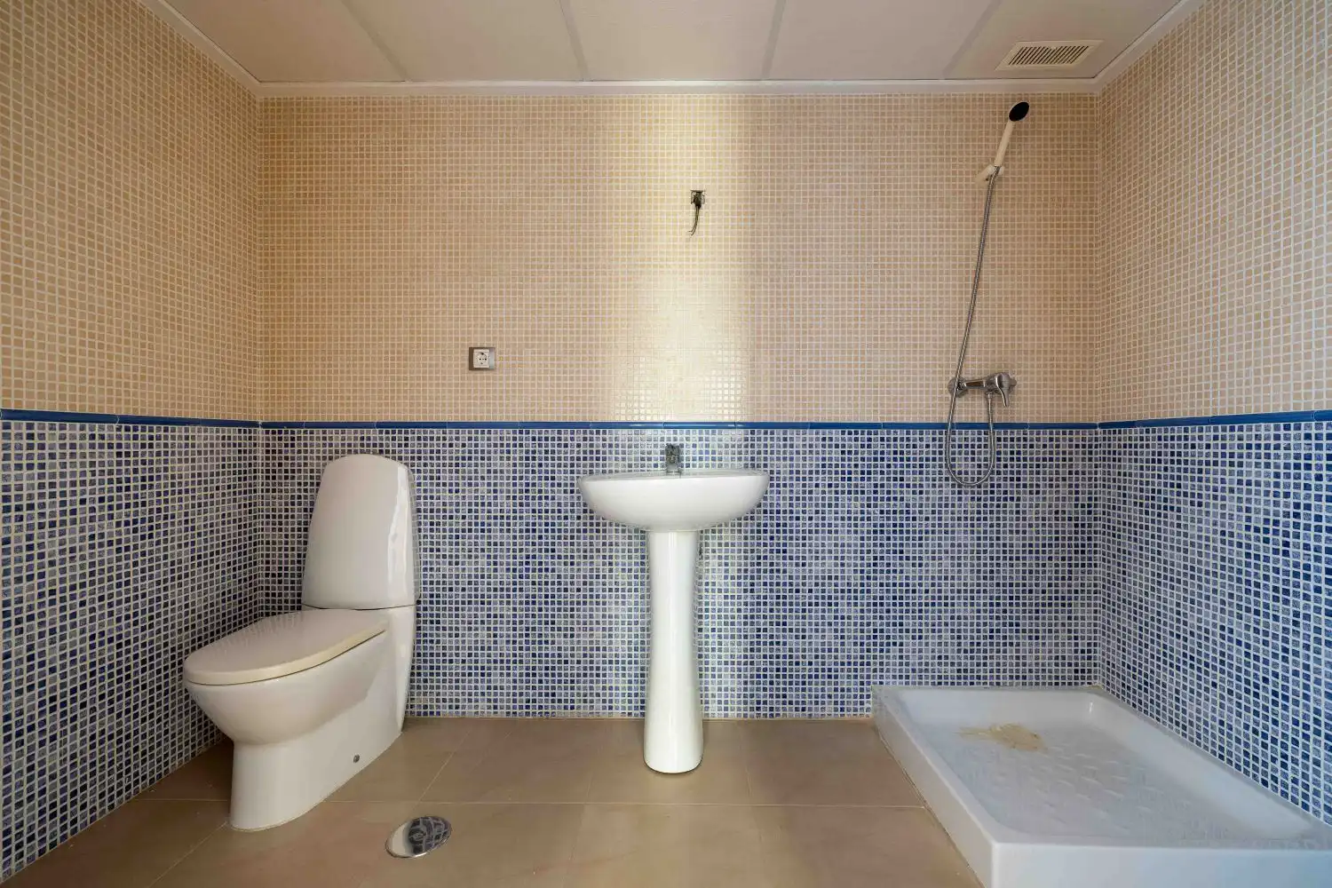 Badezimmer von Wohnung zum Verkauf in Murcia mit Parkett, Abstellraum und Balkon