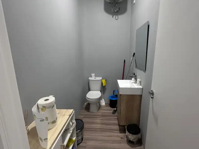 Baño de Oficina de alquiler en Jaén con Aire acondicionado, Calefacción y Amueblado