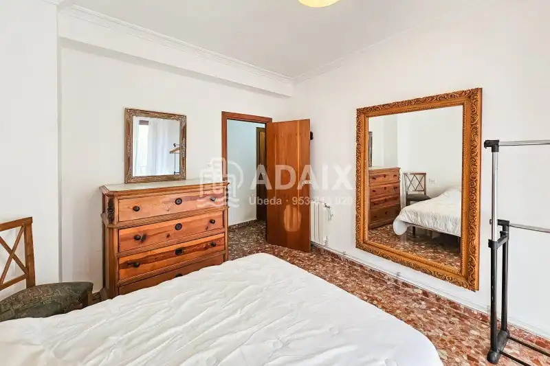 Habitación de Edificio en venta en Úbeda