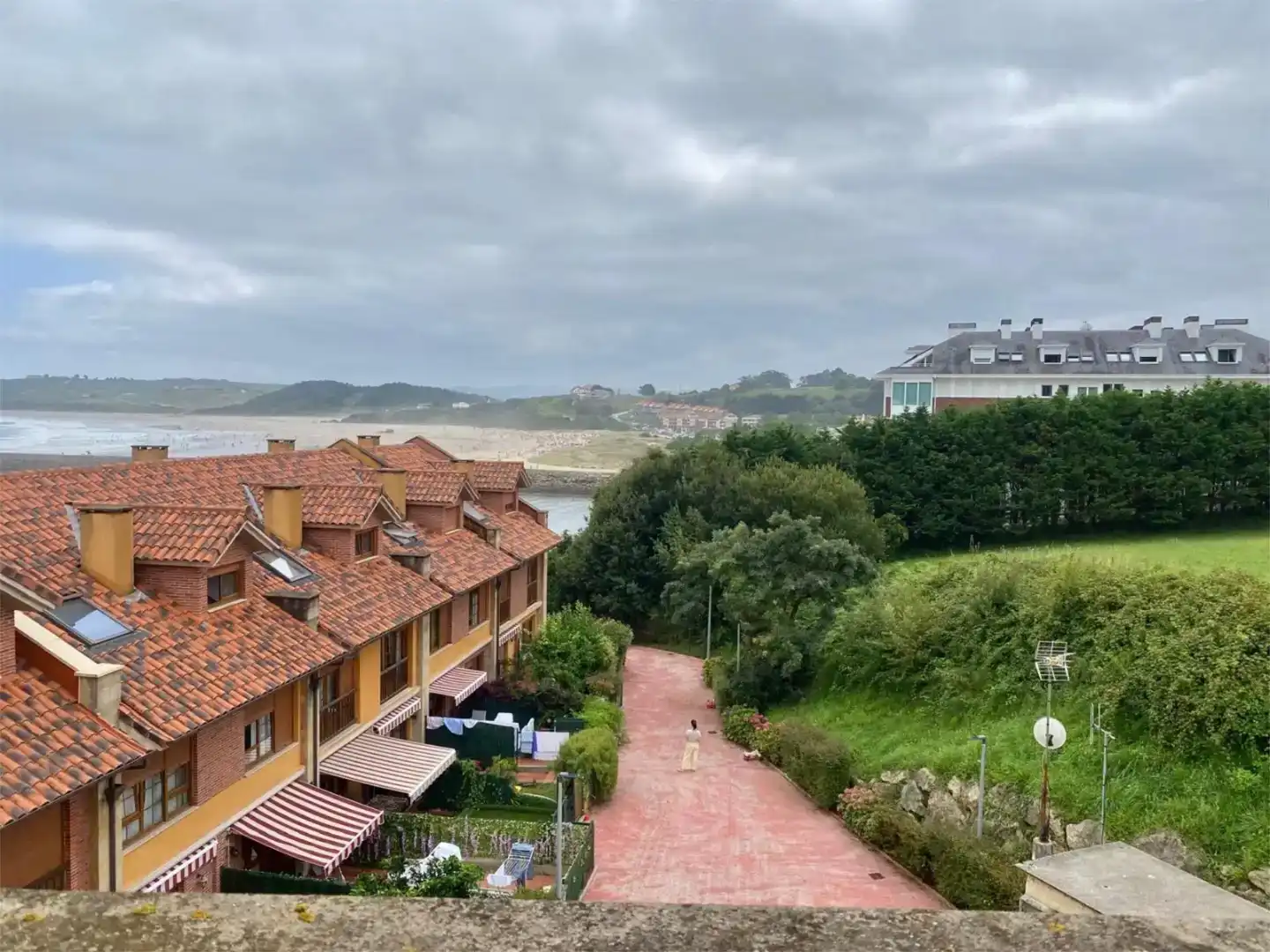 Vista exterior de Casa o chalet en venta en San Vicente de la Barquera con Jardín privado, Parquet y Amueblado