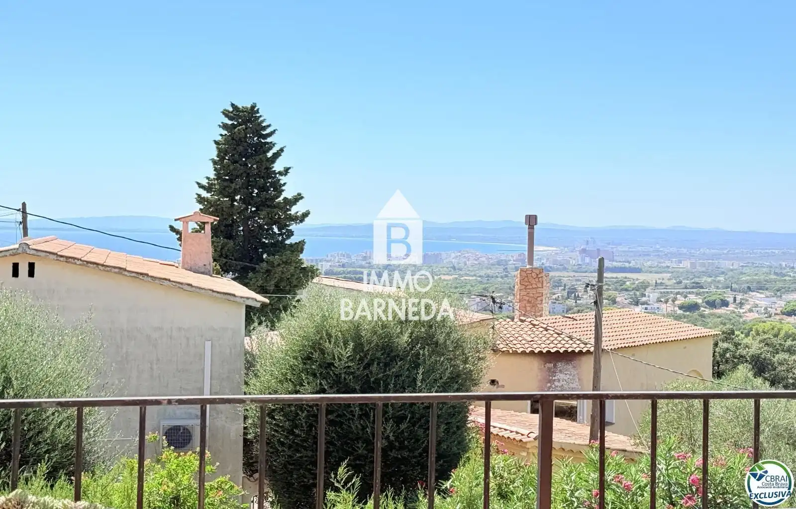 Vista exterior de Casa o xalet en venda en Roses amb Jardí privat i Terrassa