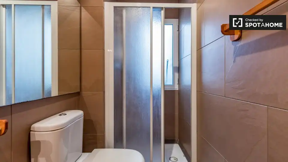 Baño de Piso de alquiler en Valencia con Aire acondicionado, Calefacción y Amueblado