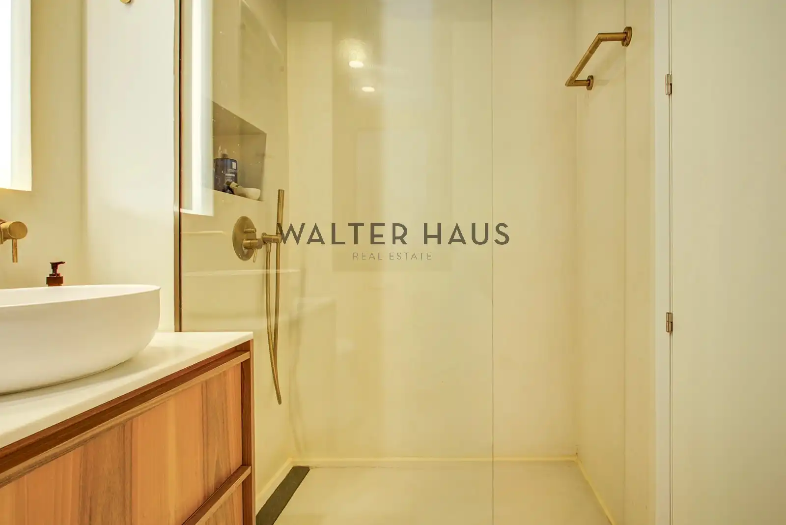 Baño de Piso en venta en Barcelona con Aire acondicionado, Calefacción y Balcón
